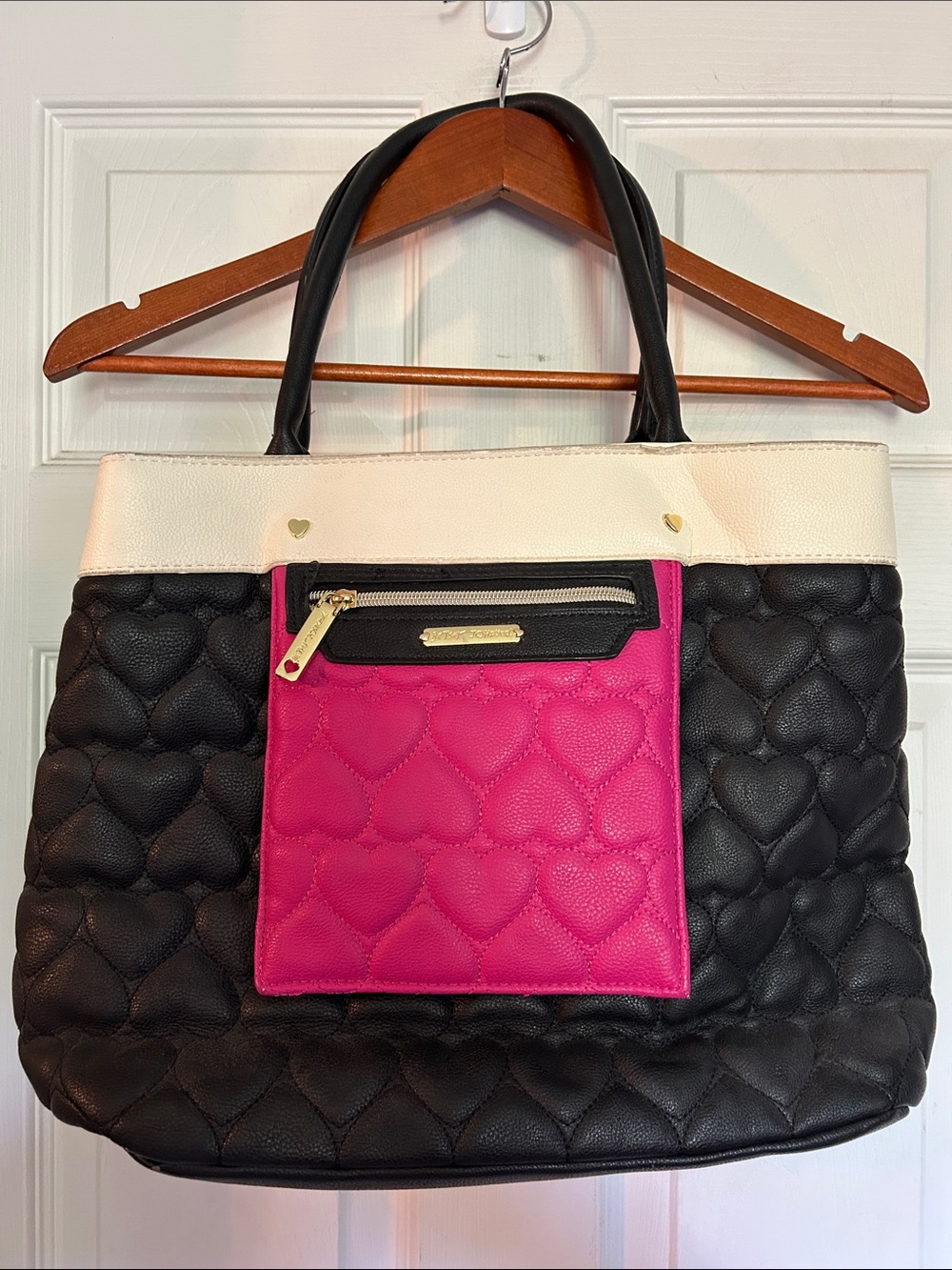 NWOT Betsey Johnson Black, White & Hot Pink Quilted Tote Bag - Heart Pattern